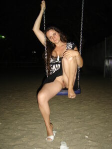 Read more about the article Baiser Brutal en Salle de Réunion : Mon Stage Torride au Bureau