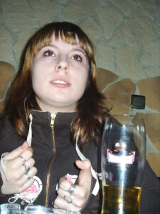 Read more about the article Sexe Brut dans mon Cabinet : Mon Tatouage et la Folle Rencontre avec Lucie