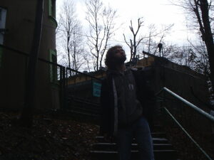 Read more about the article Sous mon tailleur : baise sauvage au bureau avec Robert et Cédric