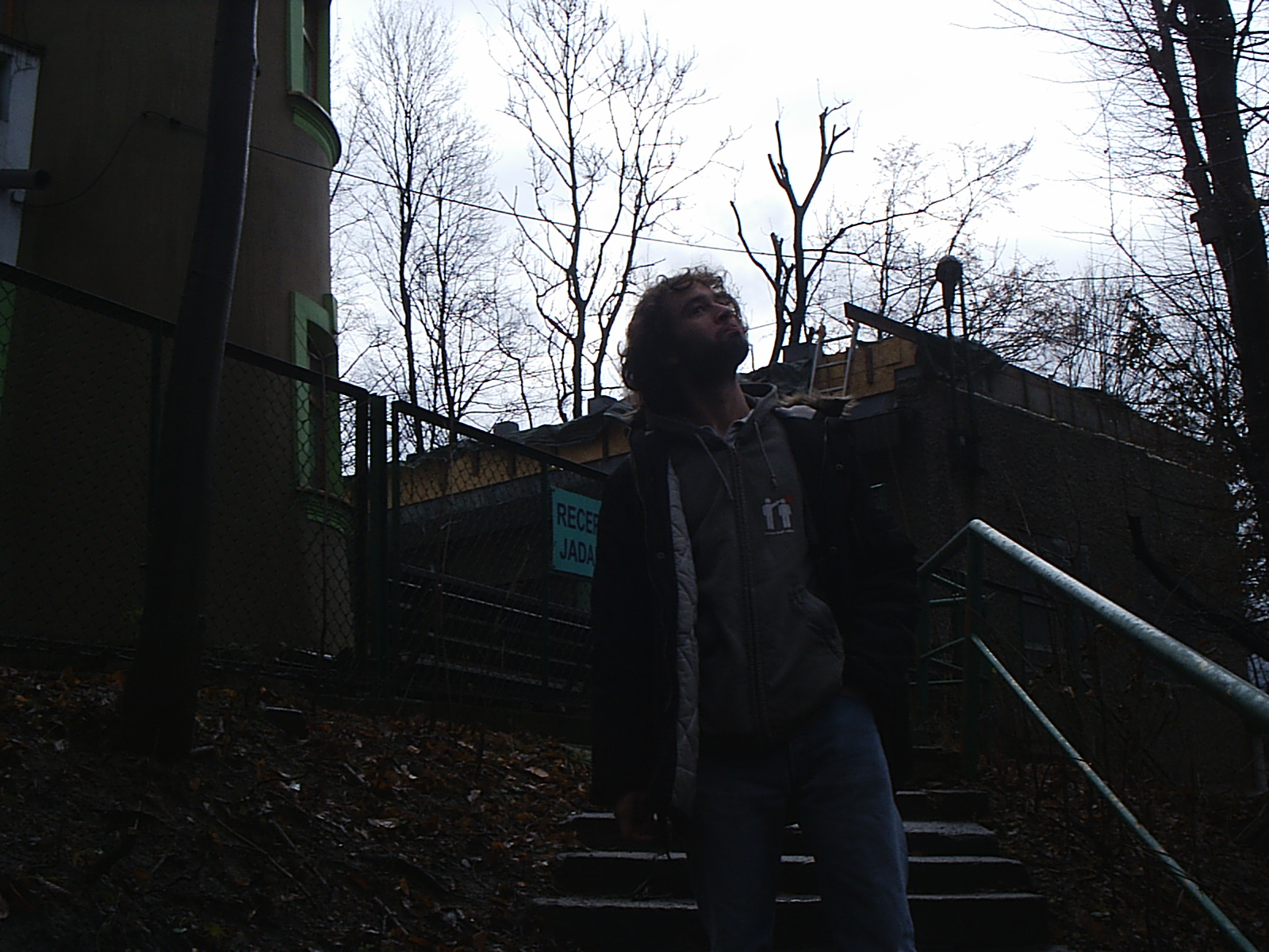 You are currently viewing Sous mon tailleur : baise sauvage au bureau avec Robert et Cédric