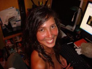 Read more about the article Séduction Interdite au Bureau : Ma Chatte en Feu avec mon Boss Denis