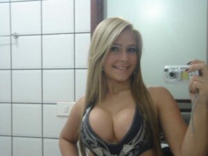 Read more about the article Débauche en Lingerie aux Archives du Bureau avec Marc