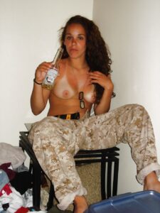 Read more about the article Mon trio sauvage au bureau du bungalow : Frida, moi et l’adrénaline interdite