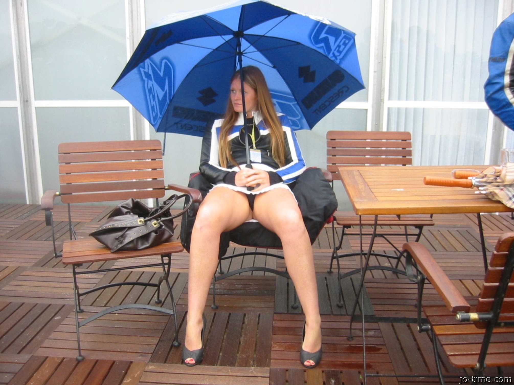 You are currently viewing Baiser Brutal au Bureau : Mon Secret avec Lorenzo sous les Néons