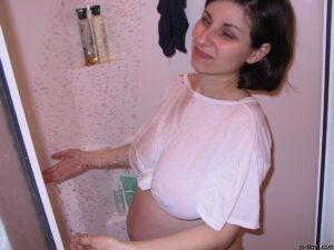 Read more about the article Mon coup de folie au bureau : tailleur strict, culotte trempée et baise sauvage