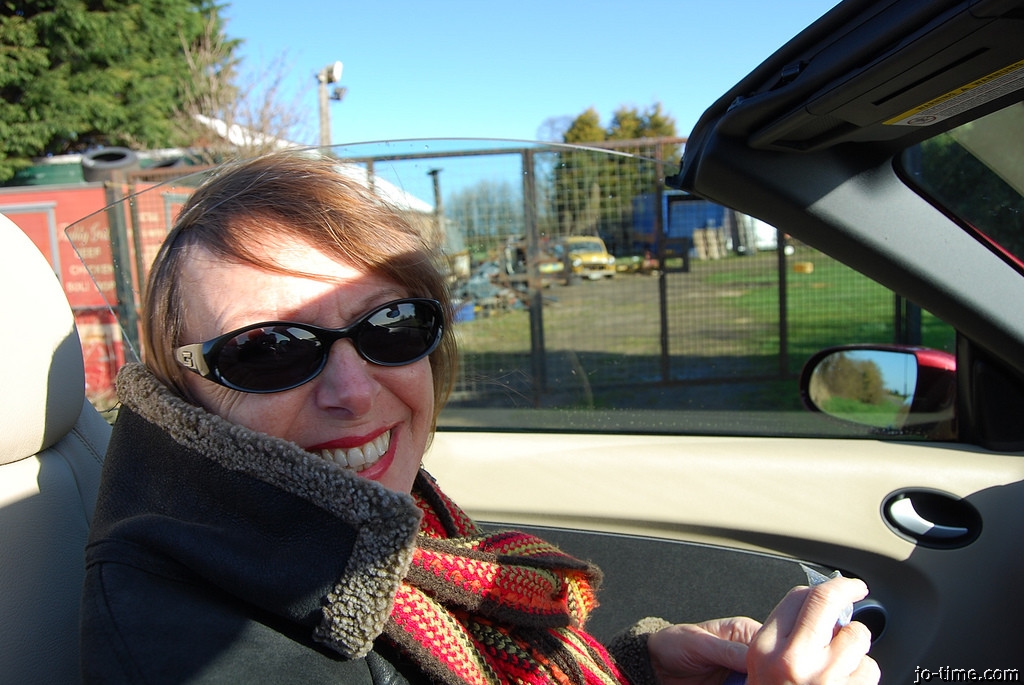 You are currently viewing Aux Pieds de Madame Liz : Le Puceau Soumis dans Mon Bureau Interdit