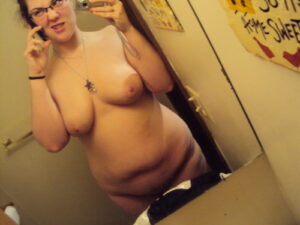 Read more about the article Sexe torride au bureau : mon coup de folie avec Elisa sous les néons