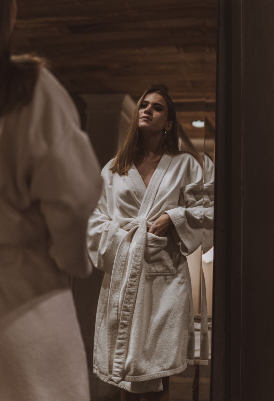 Read more about the article Grenier interdit : ma baise sauvage avec Lou dans les archives familiales